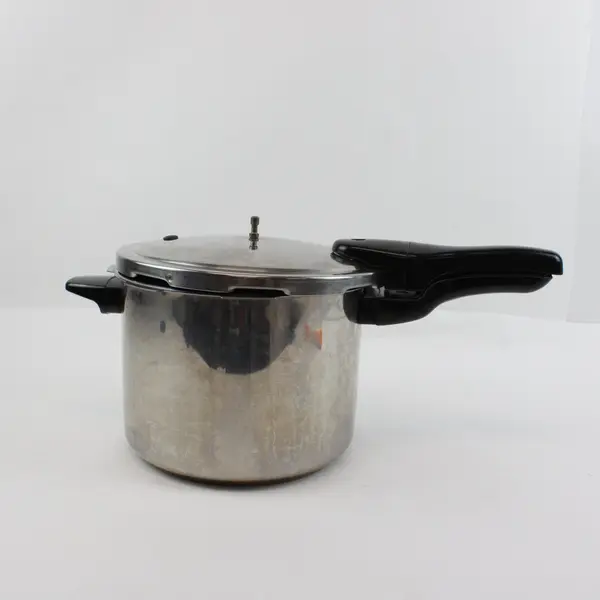 Presto ULTEGRA 6-Quart Polished Stainless Steel Pressure Cooker