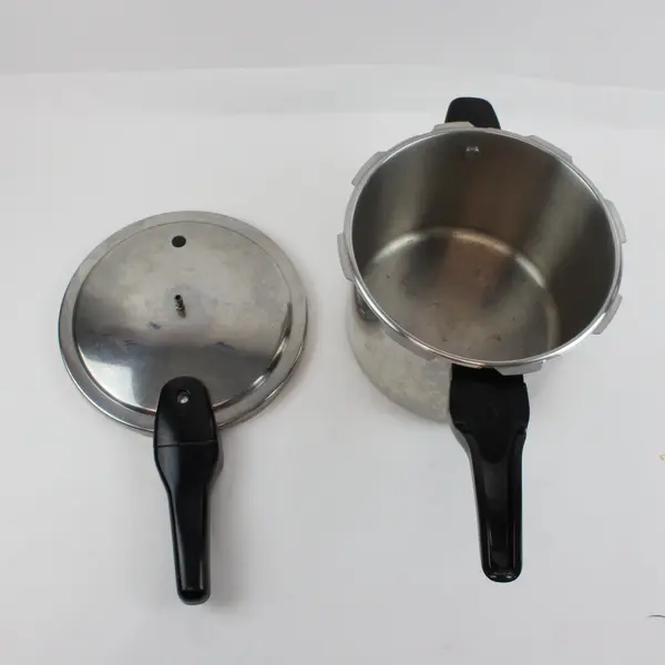 Presto ULTEGRA 6-Quart Polished Stainless Steel Pressure Cooker