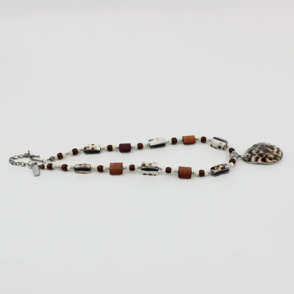 Lonnie Lovness Brown Spotted Shell Pendant Beaded Necklace 18 Inch Boho