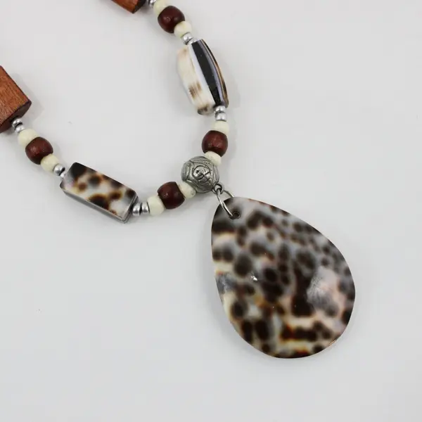 Lonnie Lovness Brown Spotted Shell Pendant Beaded Necklace 18 Inch Boho