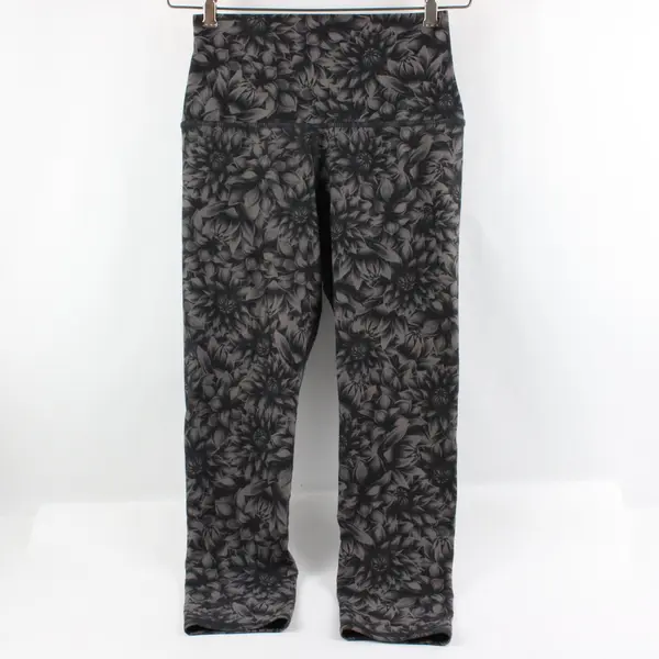 Evolution & Creation Women's Black Floral Print Capri Leggings M The Mia Legging