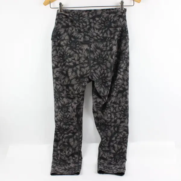 Evolution & Creation Women's Black Floral Print Capri Leggings M The Mia Legging