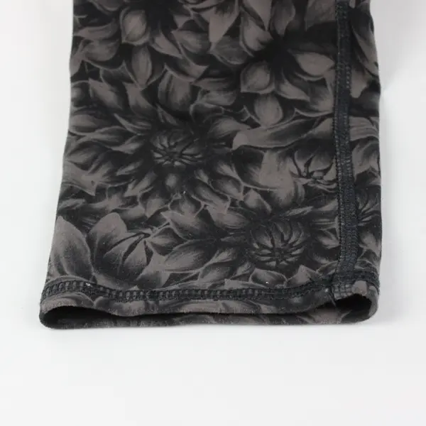Evolution & Creation Women's Black Floral Print Capri Leggings M The Mia Legging