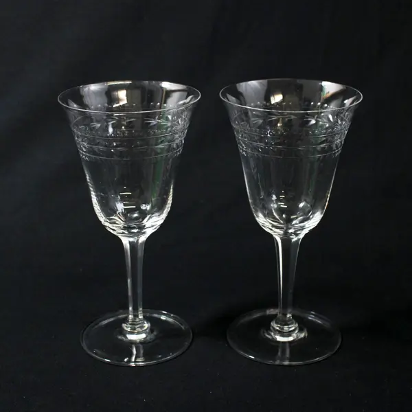  2 Clear Crystal Wine Glasses  2 Dot Bands With A Berry Vine Band In The Center