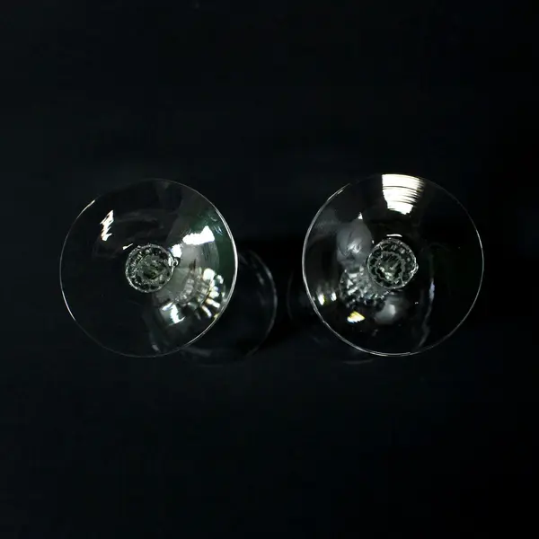 Set Of 2 Etched Rose Crystal wine Glasses With Ribbed Stems 8.25"