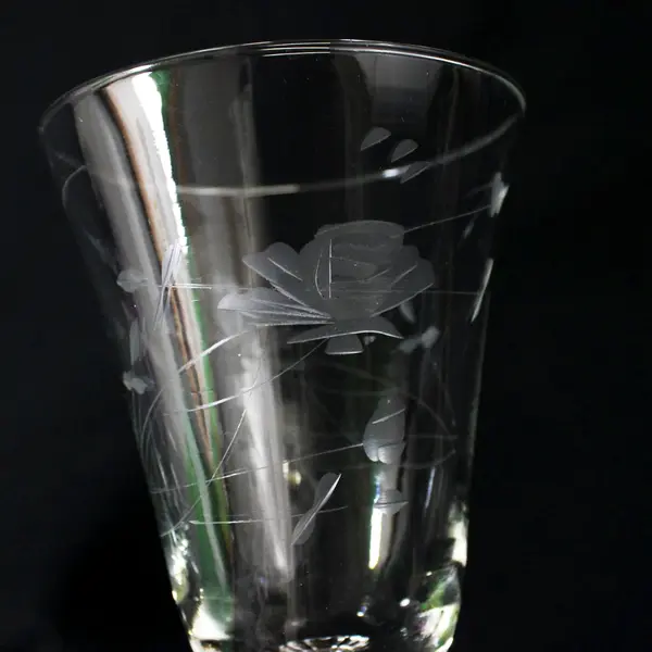Set Of 2 Etched Rose Crystal wine Glasses With Ribbed Stems 8.25"