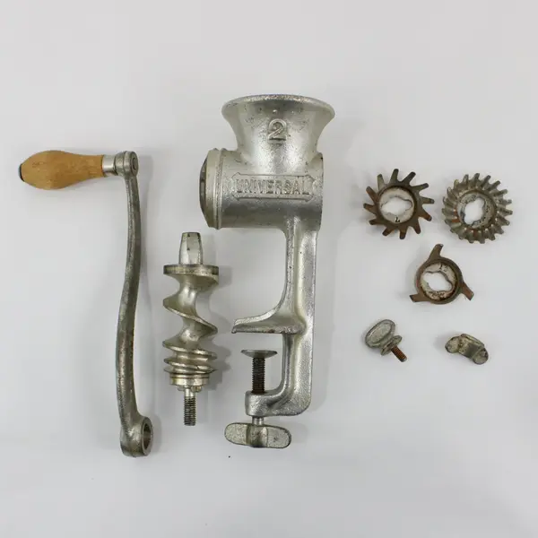 Universal No. 2 Food & Meat Chopper Grinder Rust Used