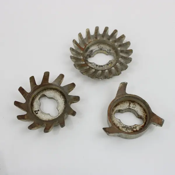 Universal No. 2 Food & Meat Chopper Grinder Rust Used