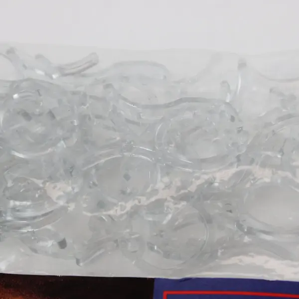 Adams #60014-4 32 Clear Christmas Light Branch Clips