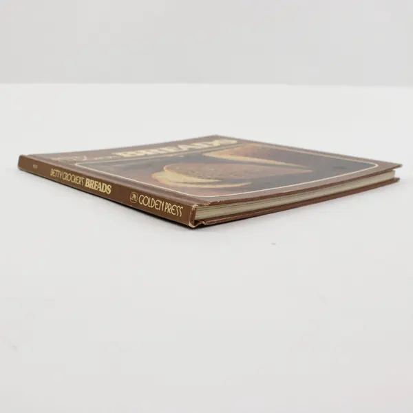 Betty Crocker Breads HC Cookbook Recipes Baking, 1st Printing 1974