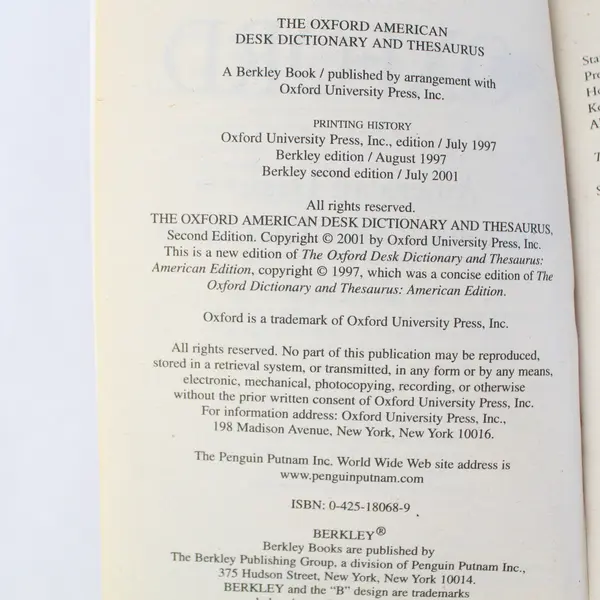 The Oxford American Desk Dictionary and Thesaurus 2nd Edition 2001 PB 