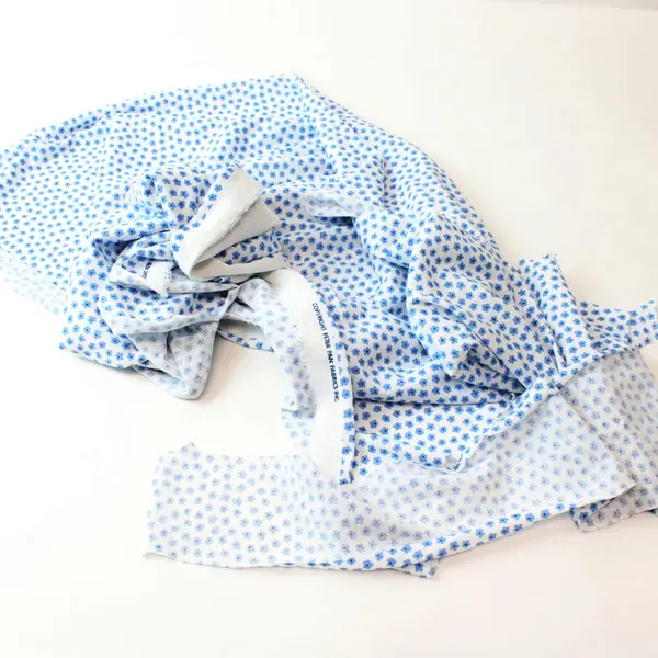 Peter Pan Fabrics Inc White Blue Floral Stretch Fabric 33x64in Sewing Craft