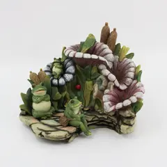 Resin Frogs Flowers Cattails Garden Scene Figurine Decor