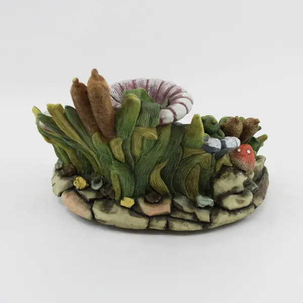Resin Frogs Flowers Cattails Garden Scene Figurine Decor
