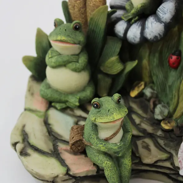Resin Frogs Flowers Cattails Garden Scene Figurine Decor