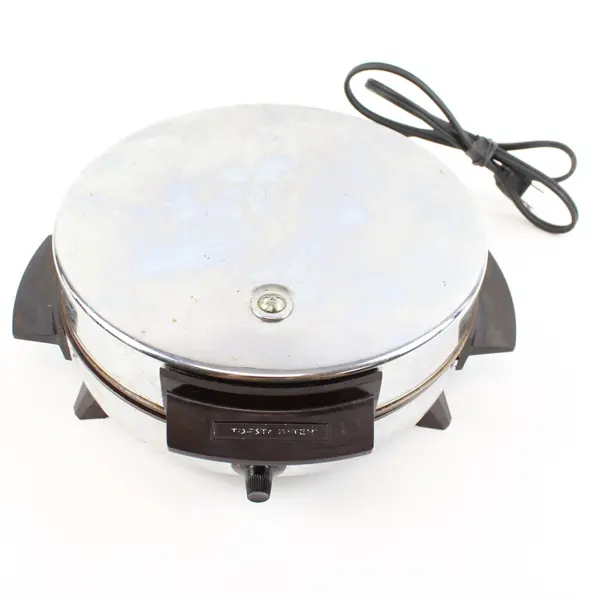 Toastmaster Waffle Iron Maker Model W252 Chrome Round