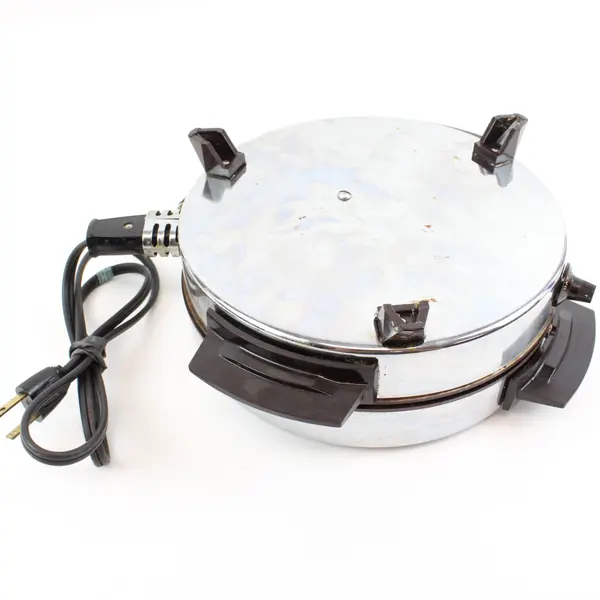 Toastmaster Waffle Iron Maker Model W252 Chrome Round