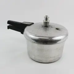 Vintage Presto Model 204 4 Qt Pressure Cooker w/ Jiggler & Insert