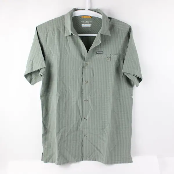 Columbia Omni-Shade Men's Medium Sage Green Short Sleeve Button-Up Shirt