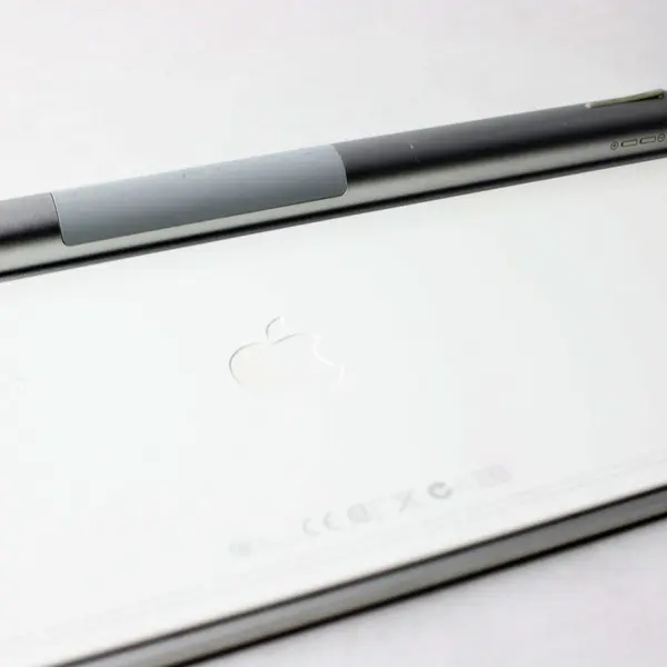 Apple Wireless Bluetooth Keyboard White QWERTY Mac Compatible