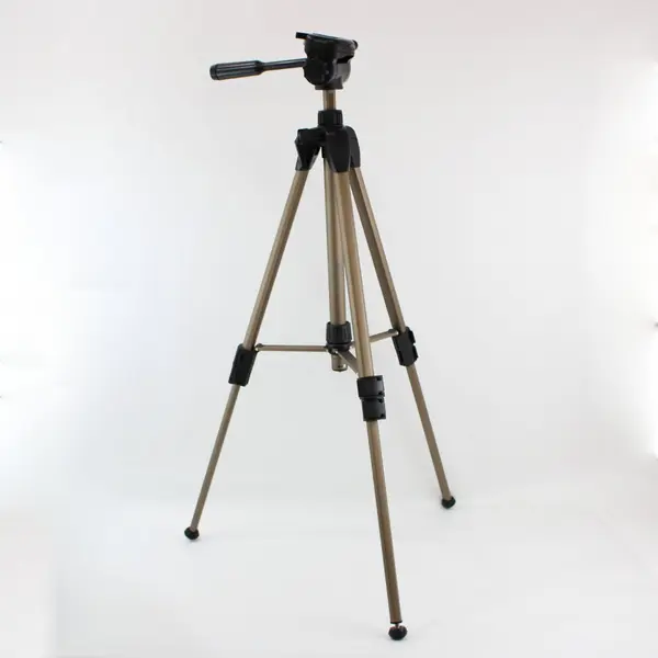 Dynex DX-TRP60 Camera Tripod Adjustable 3-Way Pan Head