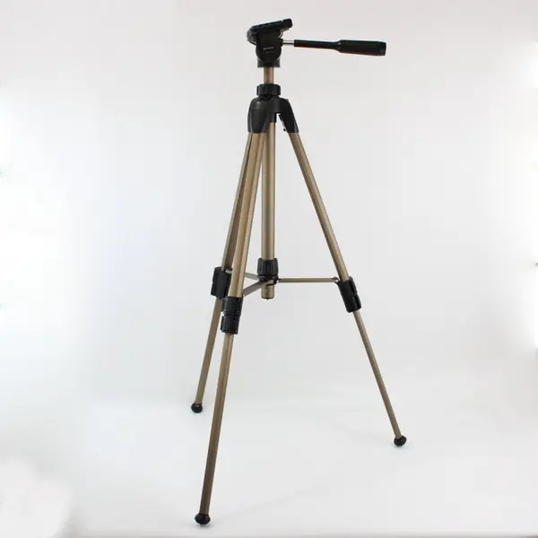 Dynex DX-TRP60 Camera Tripod Adjustable 3-Way Pan Head