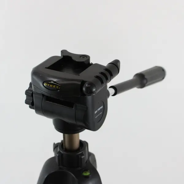 Dynex DX-TRP60 Camera Tripod Adjustable 3-Way Pan Head