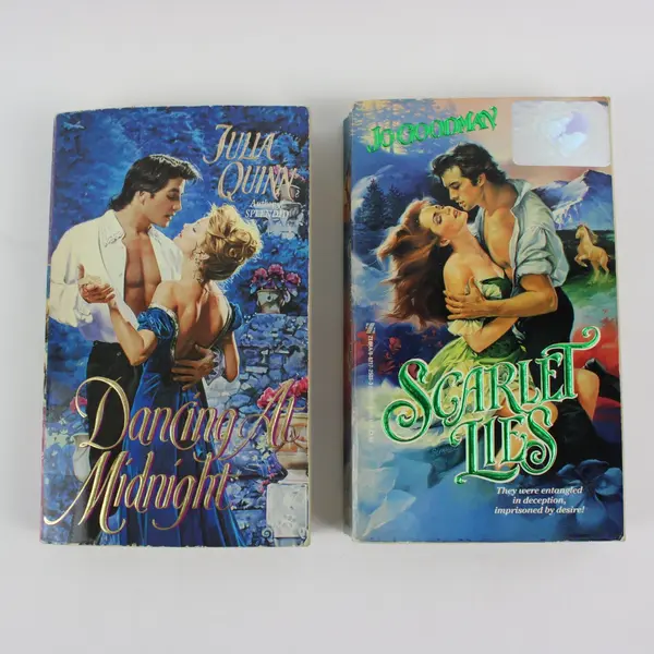 Lot of 2 Good PB Romance Books Dancing at Midnight Julia Quinn Scarlet Lies Jo