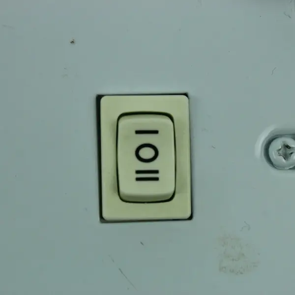 EGLO KOB 3-Bulb White Corded Under Cabinet Light Fixture Tested