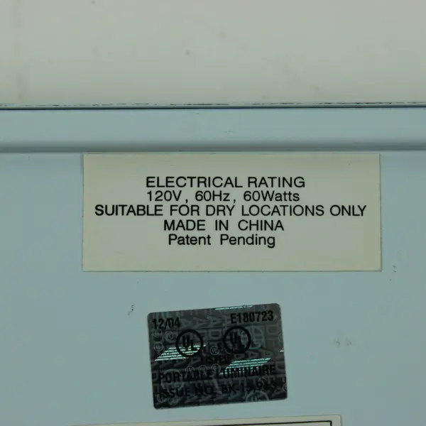 EGLO KOB 3-Bulb White Corded Under Cabinet Light Fixture Tested