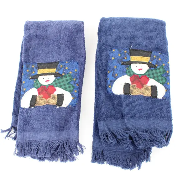 Saturday Knight Ltd. Lot of 4 Christmas Bath Hand Fingertip Towels Pre-Owned