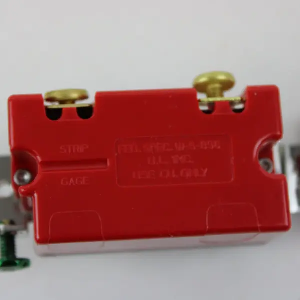 Hubbell #1221ILCZ Lighted Single Pole Toggle Switch 15/20A 120/277V