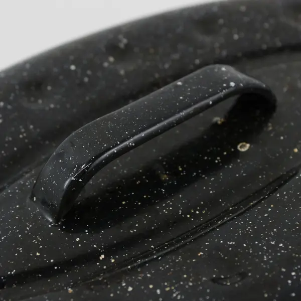 Unbranded Black Oval Enamelware Roasting Pan With Matching Lid 12x8