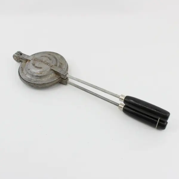 Vintage Toas-Tite 4.5in Campfire Pie Iron Sandwich Maker
