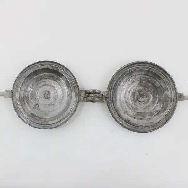 Vintage Toas-Tite 4.5in Campfire Pie Iron Sandwich Maker