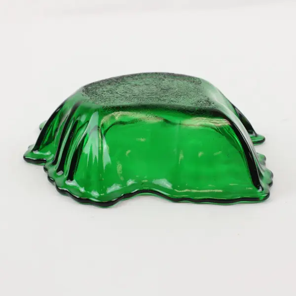 Large Green Leaf-Shaped Art Glass Ashtray Wavy Ruffled Edge