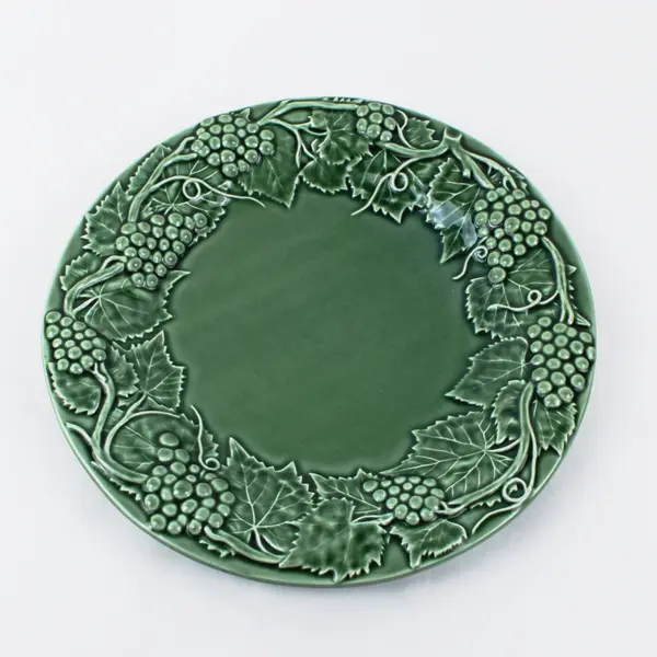 Bordallo Pinheiro Majolica Grape Plate 11.5in Green Embossed Vine