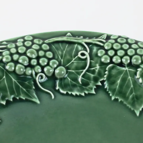 Bordallo Pinheiro Majolica Grape Plate 11.5in Green Embossed Vine