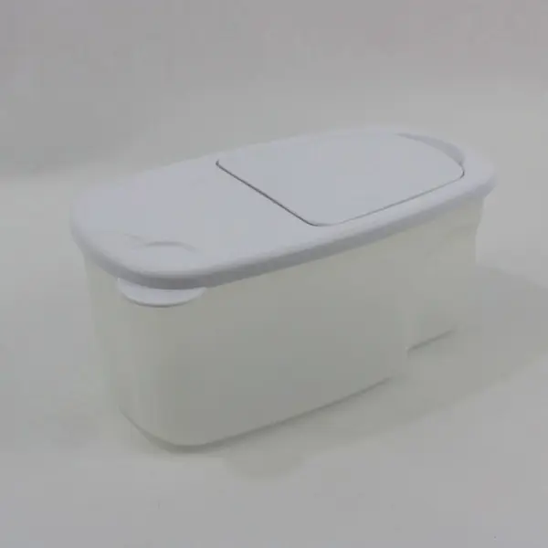 Rubbermaid 1.8 L (2 Qt) Translucent Food Storage Container White Lid