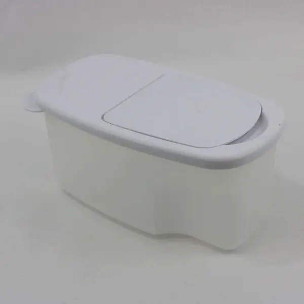 Rubbermaid 1.8 L (2 Qt) Translucent Food Storage Container White Lid