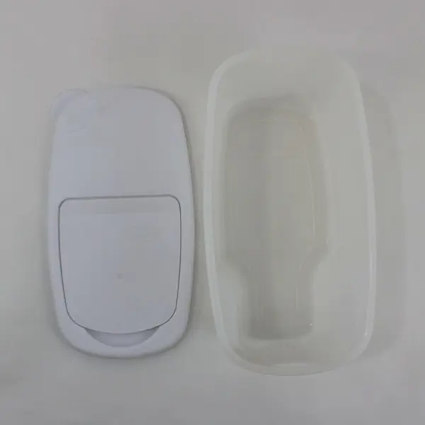 Rubbermaid 1.8 L (2 Qt) Translucent Food Storage Container White Lid