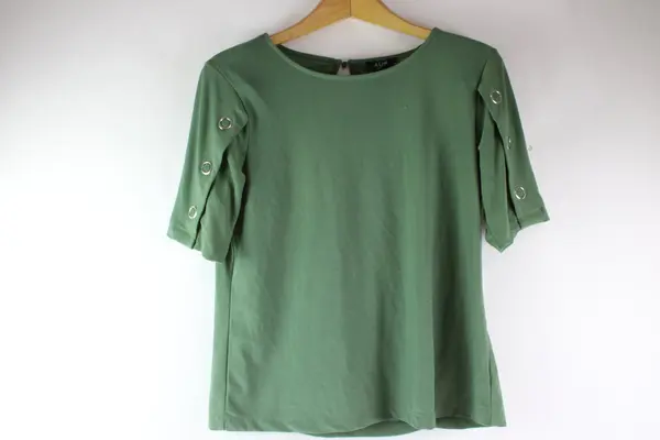 A.U.W Women's Green Short Sleeve Keyhole Back Shirt Silver Ring Detail M