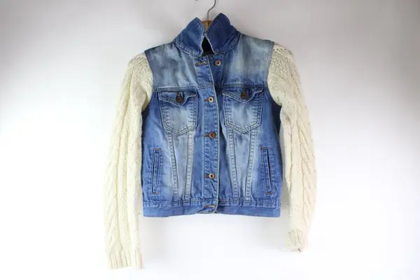 Forever 21 Women's Small Blue Denim Jacket Cream Cable Knit Sleeves