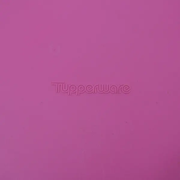 Tupperware 405-1 Divided Veggie Keeper Pink Lid 12 Inch