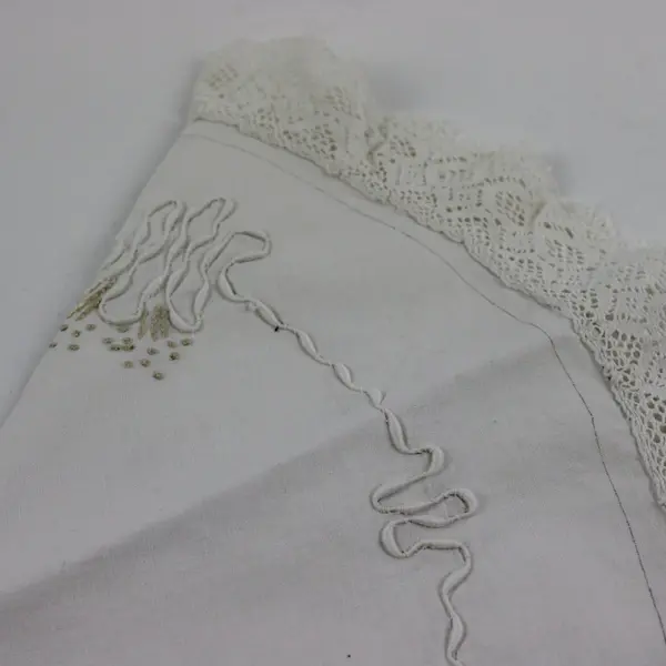Round Embroidered Linen Doily 18.5in White Tatted Lace Edge
