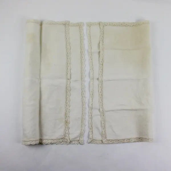 Set of 2 White Linen Napkins Lace Trim 17 x 15 Inch