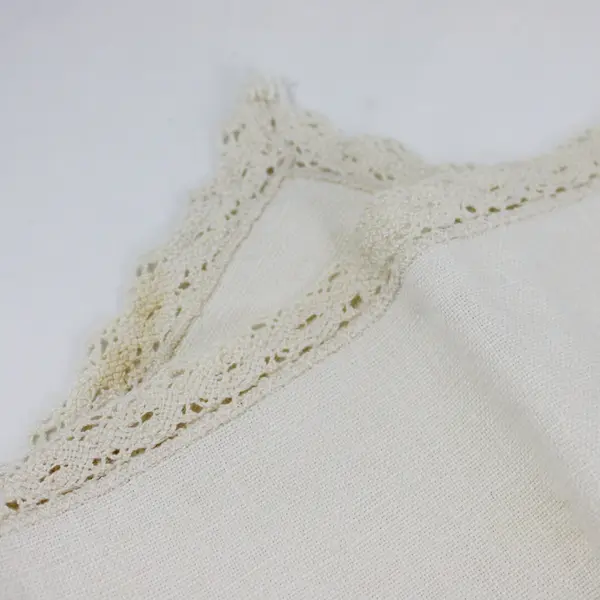 Set of 2 White Linen Napkins Lace Trim 17 x 15 Inch