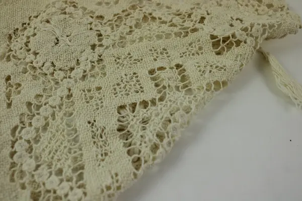 Cream Beige Crocheted Lace Table Runner Doily Tassels 14 x 9 in