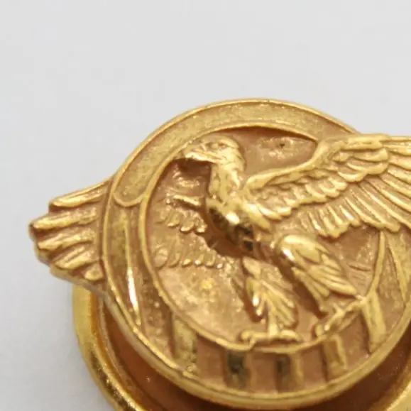 Vintage WWII US Military Ruptured Duck Honorable Discharge Button