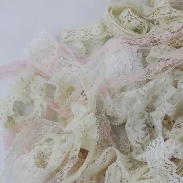 Wigla Laces 30-Pc Lot Vintage Lace Trim Scraps White Ecru Pink Crafts